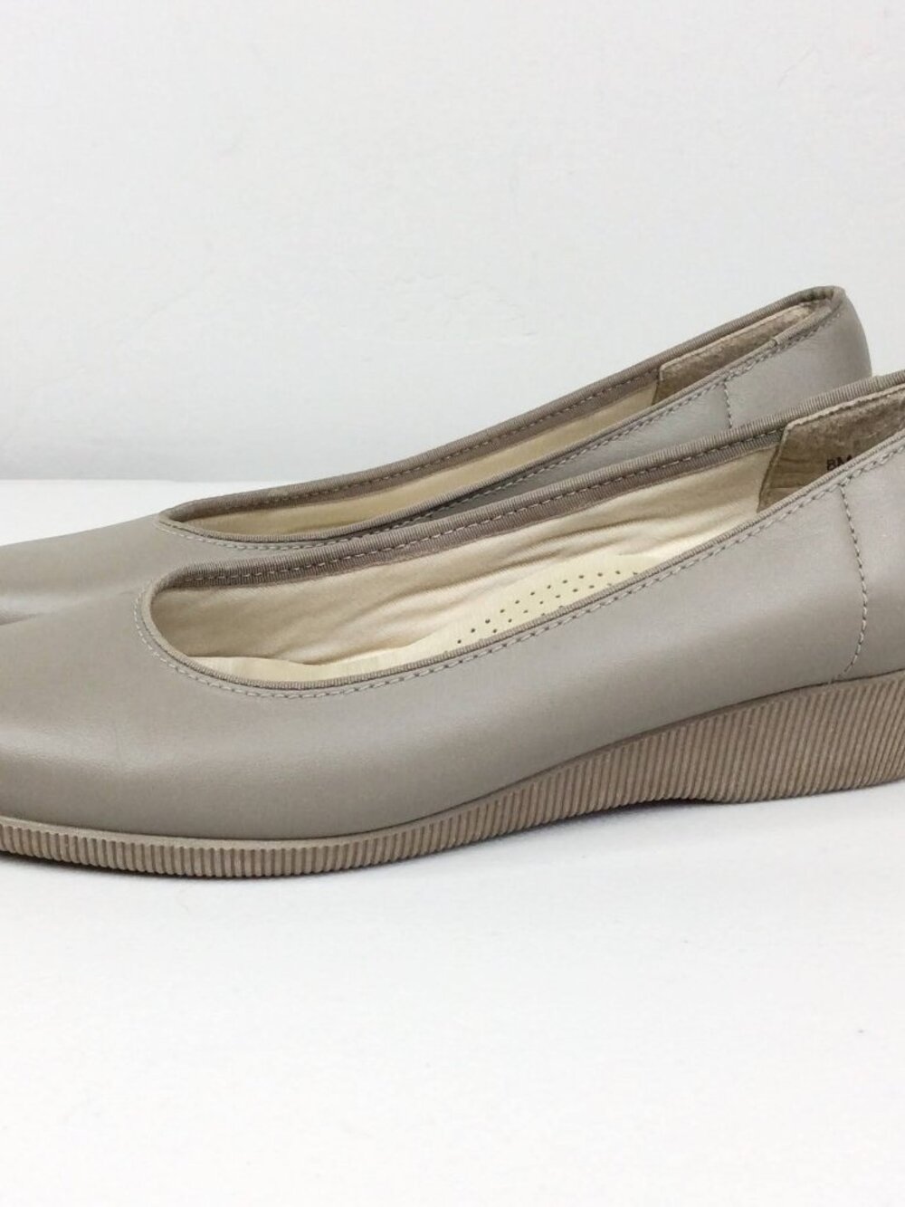Softspots Leather Wedge Heels Women's Size 9M‎ Taupe Classic Shoes